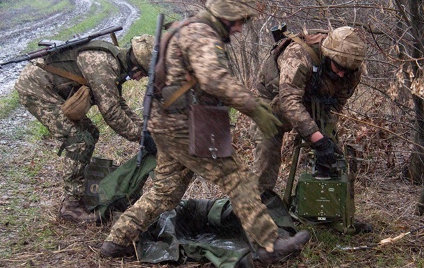 На Донбассе ранены трое военных