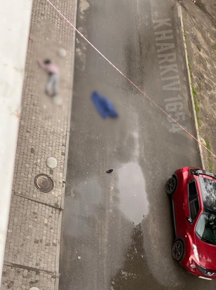 В Харькове мать с ребенком «выпали из окна»: фото с места жуткой трагедии