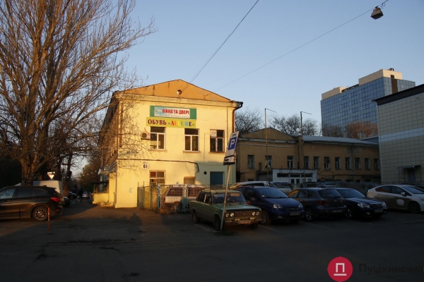 Вплотную к скверу в центре Одессы вырастет 6-этажный жилой дом. Фото