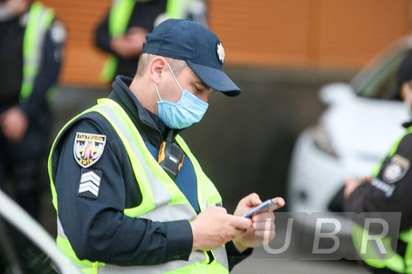 
Полиция штрафует за отсутствие именных номеров в смартфоне и некорректную работу "Дії"
