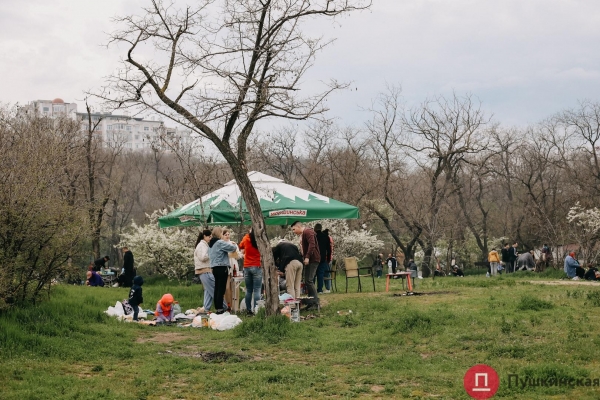 Море, шашлыки и карантин: как в Одессе празднуют Первомай. Фоторепортаж