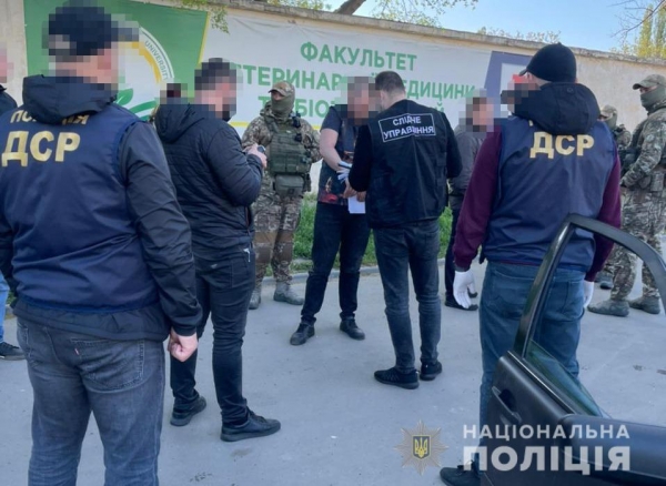 В Одессе поймали банду гастролеров, которые притворялись таксистами и грабили пассажиров. Фото, видео