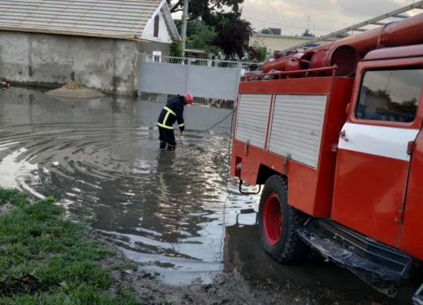 В Одесской области откачивают воду из затопленных населённых пунктов