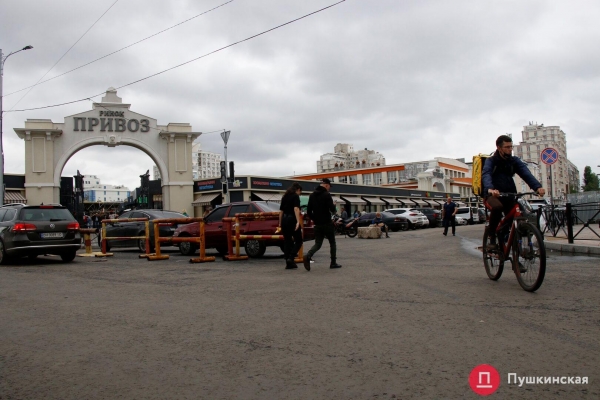 Закрывали ради ремонта, которого нет: улицу Екатерининскую у «Привоза» не открыли в срок. Фото