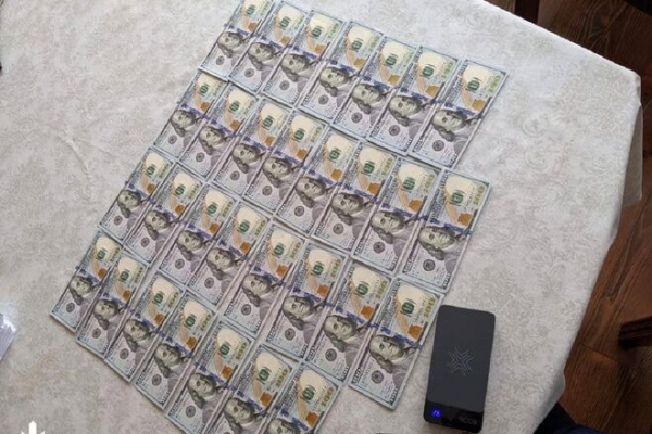 
Бывший прокурор предлагал наркодилеру избежать тюрьмы за $70 тыс.
