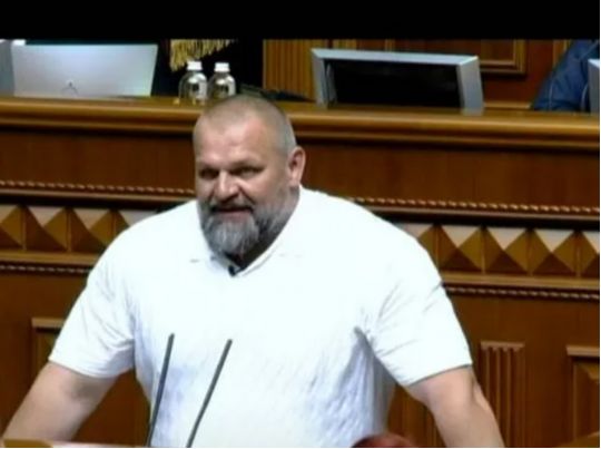 Під крики «Ганьба»: Вірастюк склав присягу у Раді