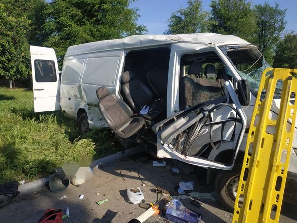 Смертельна ДТП на Дніпропетровщині: двоє загиблих та вісім травмованих