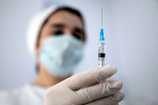 
Эффективность вакцины Pfizer падает через 4-6 месяцев на 20%, – глава фармкомпании
