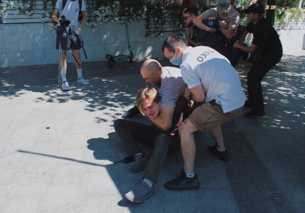 В Одессе избили общественников: они собирали подписи против "Одесса Прайд"