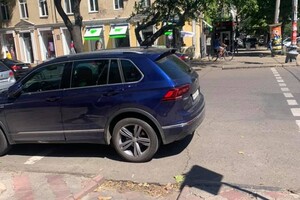 Штрафы не напугали: свежая фотоподборка наглых водителей в Одессе