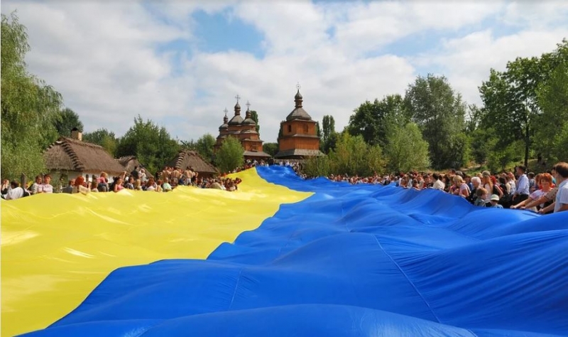 День Незалежності України 2021: красиві привітання та яскраві листівки