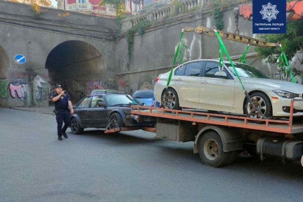 В Одессе задержали уличного гонщика, который устроил дрифт на BMW. Фото