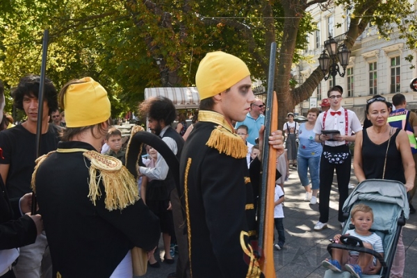 По Приморскому бульвару и Дерибасовской прошли клоуны