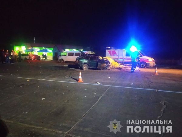 Під Сумами легковик влетів у вантажівку — травмовані троє дітей та водій