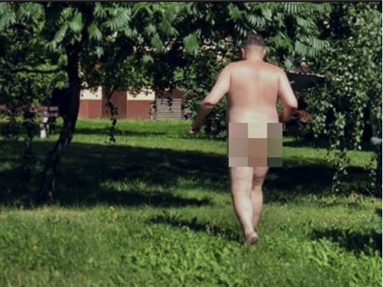У Польщі п'яний прокурор заявився голяка у магазин й бігав голим по вулицях