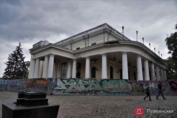 Разваливающийся Воронцовский дворец: печальная «внешность» и надежда на ремонт. Фото