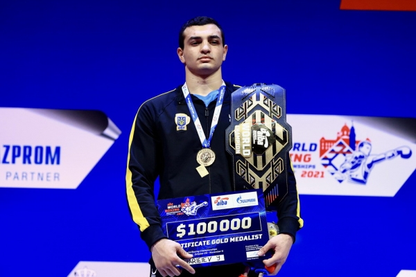 Земляк Ломаченко стал чемпионом мира по боксу в 19 лет 