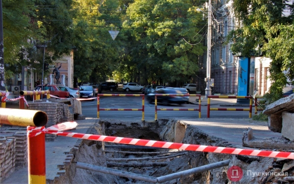 Сделают «по-багатому»: тротуар в центре Одессы отремонтируют гранитной плиткой и аутентичной брусчаткой