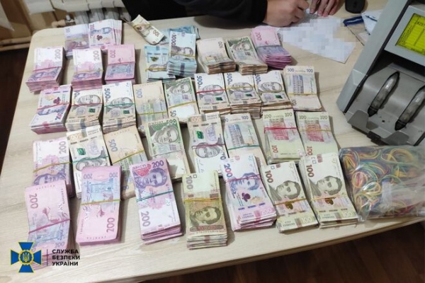 
В Полтавской области экс-налоговики организовали мощный конвертцентр: в "тень" ушло более 500 млн грн

