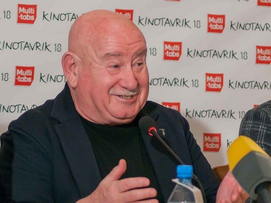 Після інфаркту інсульт: відомий кінопродюсер впав у кому