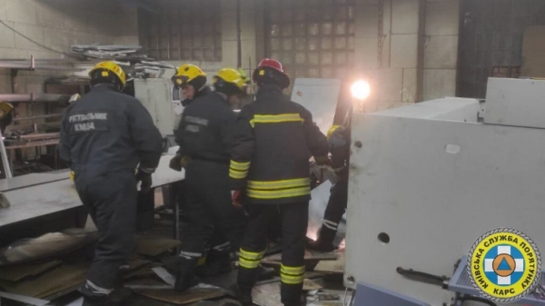 В Киеве на заводе станок упал на людей: двое погибших