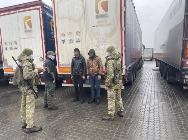 Пограничники обнаружили в турецкой фуре сирийцев и палестинцев в порту Ильичёвска