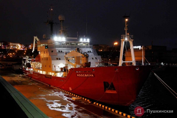 Ледокол «Ноосфера» ушел из Одессы в Черноморск на предэкспедиционную проверку. Фото