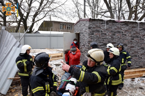 При разборе общежития Одесского цементного завода погиб человек