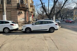 Короли дорог: свежая фотоподборка очень плохой парковки в Одессе