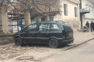 Короли дорог: свежая фотоподборка очень плохой парковки в Одессе