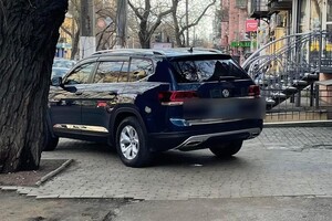 Короли дорог: свежая фотоподборка очень плохой парковки в Одессе