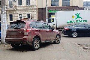 Короли дорог: свежая фотоподборка очень плохой парковки в Одессе