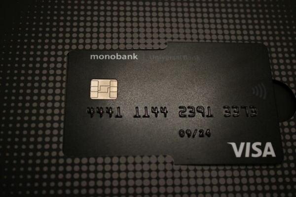
Клиенты monobank смогут заказать пластиковые карты для "ковидной" тысячи
