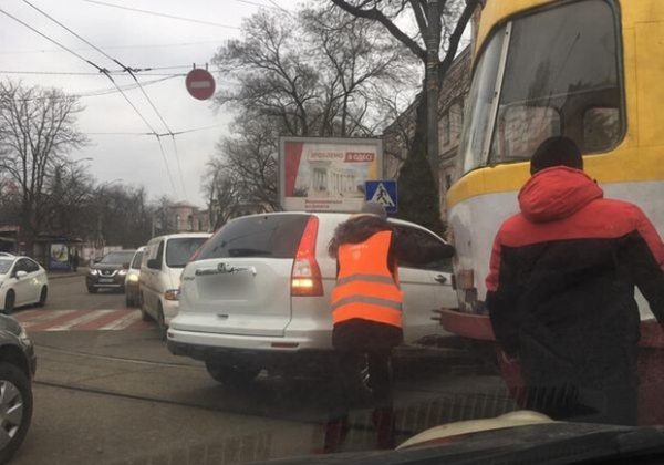 Короли дорог: свежая фотоподборка очень плохой парковки в Одессе