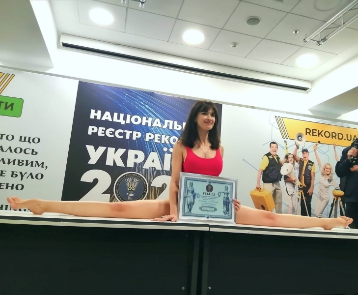 «Постійно комплексувала через свій зріст»: володарка найдовших ніг з Полтави перевершила рекорд Анастасії Волочкової у поперечному шпагаті
