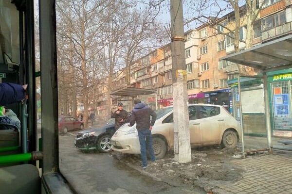 Автохамы в Одессе: свежая фотоподборка очень плохой парковки за неделю