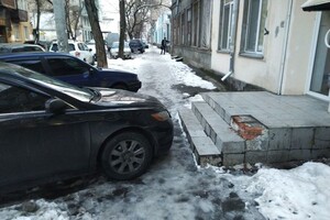 Автохамы в Одессе: свежая фотоподборка очень плохой парковки за неделю