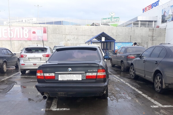 Автохамы в Одессе: свежая фотоподборка очень плохой парковки за неделю