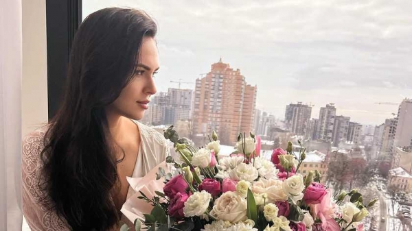 Джессика из «Холостяка» в ОАЕ примерила откровенный купальник