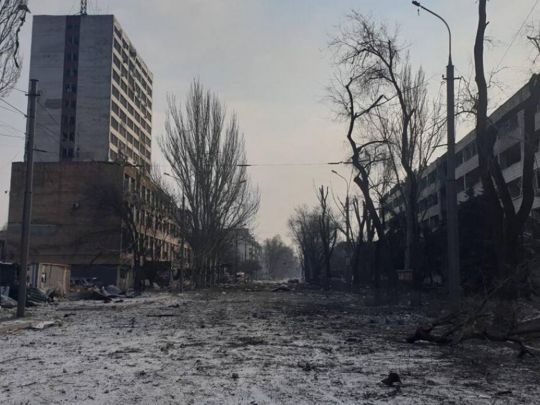 «Батьки невдовзі загинули у Маріуполі»: затримали шахрая, який взяв у жінки гроші, але так і не евакуював її рідних