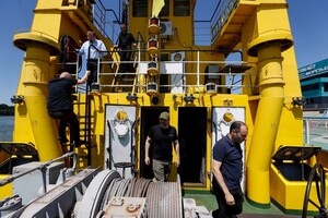 Осмотрел порты и пообщался с переселенцами: Премьер-министр Украины Денис Шмыгаль побывал в Одесской области