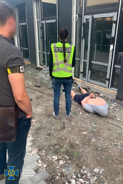 Намагалися продати автомати та патрони на 20 тисяч доларів: у Києві зловили банду «торговців смертю»