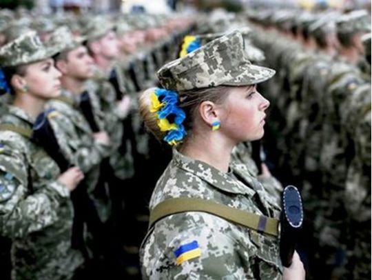 «Призов українок наразі відбувається за їхнім бажанням»: юристи спростували фейки про військовий облік
