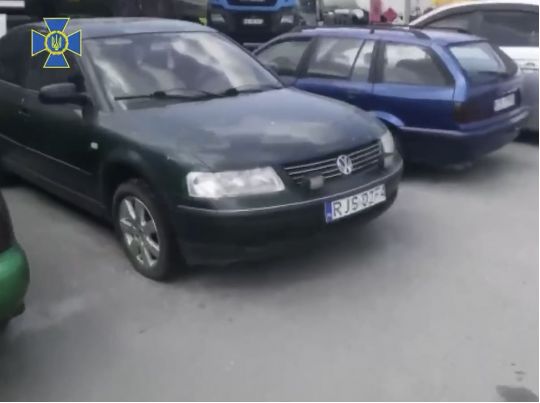 Заробляли мільйони на розмитненні авто: на Львівщині силовики прикрили злочинну схему на митниці
