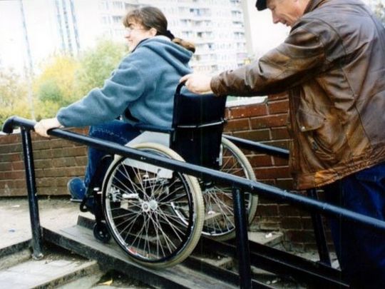 «Мʼязи у його ногах зараз працюють не так, як твої. Це не заразно»: як спілкуватись із дітьми про інвалідність