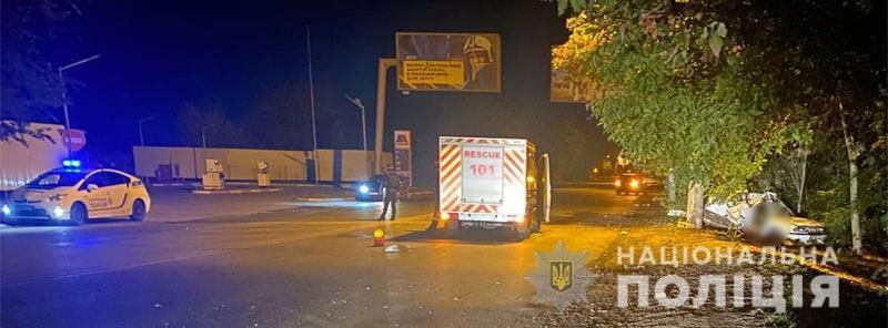 Порушив правила, а потім влетів у бетонний стовп: в Одесі чоловік відправив на той світ свого родича-підлітка
