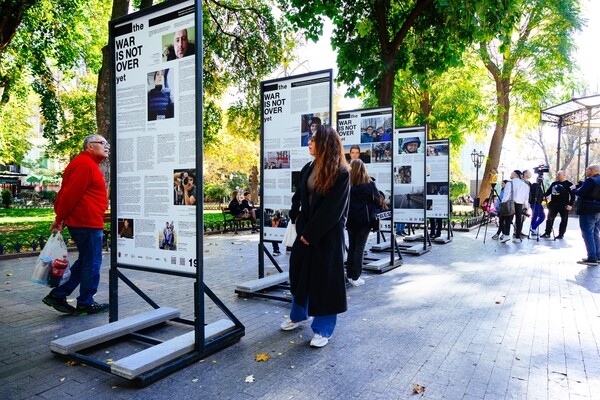 "Война еще не закончилась": в Одессе открыли фотовыставку, посвященную журналистам