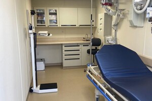 Работает на солнечных батареях: в медучреждении Одесской области установили словацкую блок-больницу 