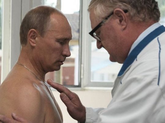 «Схуд на 8 кілограмів, має напади кашлю»: путін зникає з поля зору