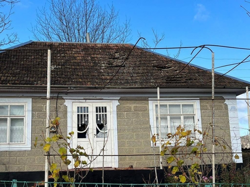 Уламки збитої над Україною російської ракети впали на село у Молдові (фото)